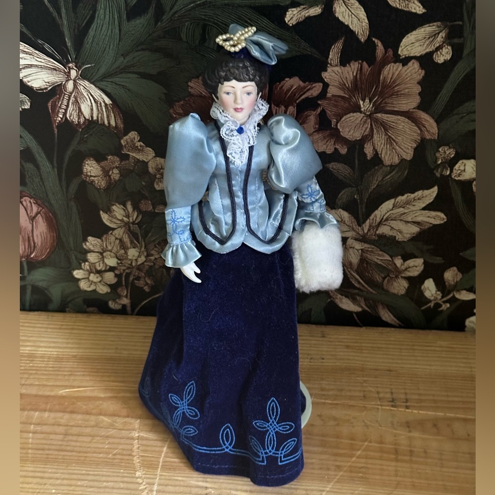 Avon 1987 source of fine collections victorian style porcelain doll